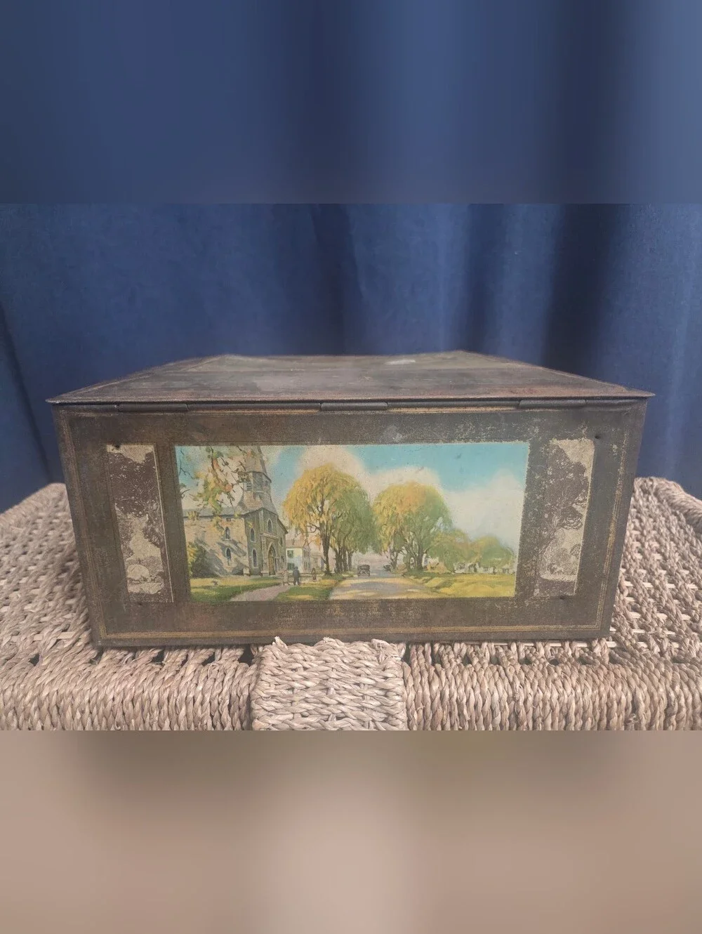 ANTIQUE COUNTRYSIDE Tin Litho Cracker Biscuit Cookie Large Hinged Lid Box BIN W